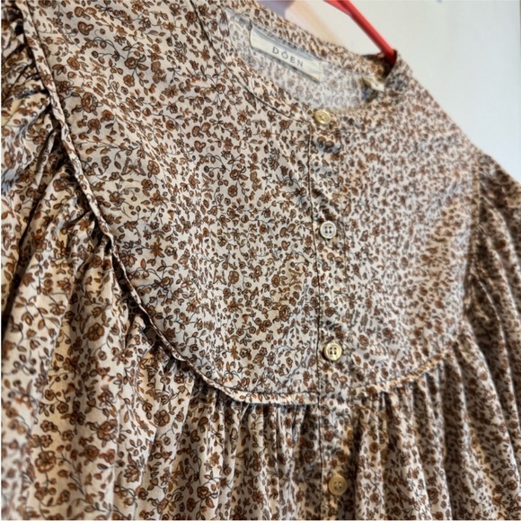Doen Floral Blouse in Warm Beige - Picture 6 of 10